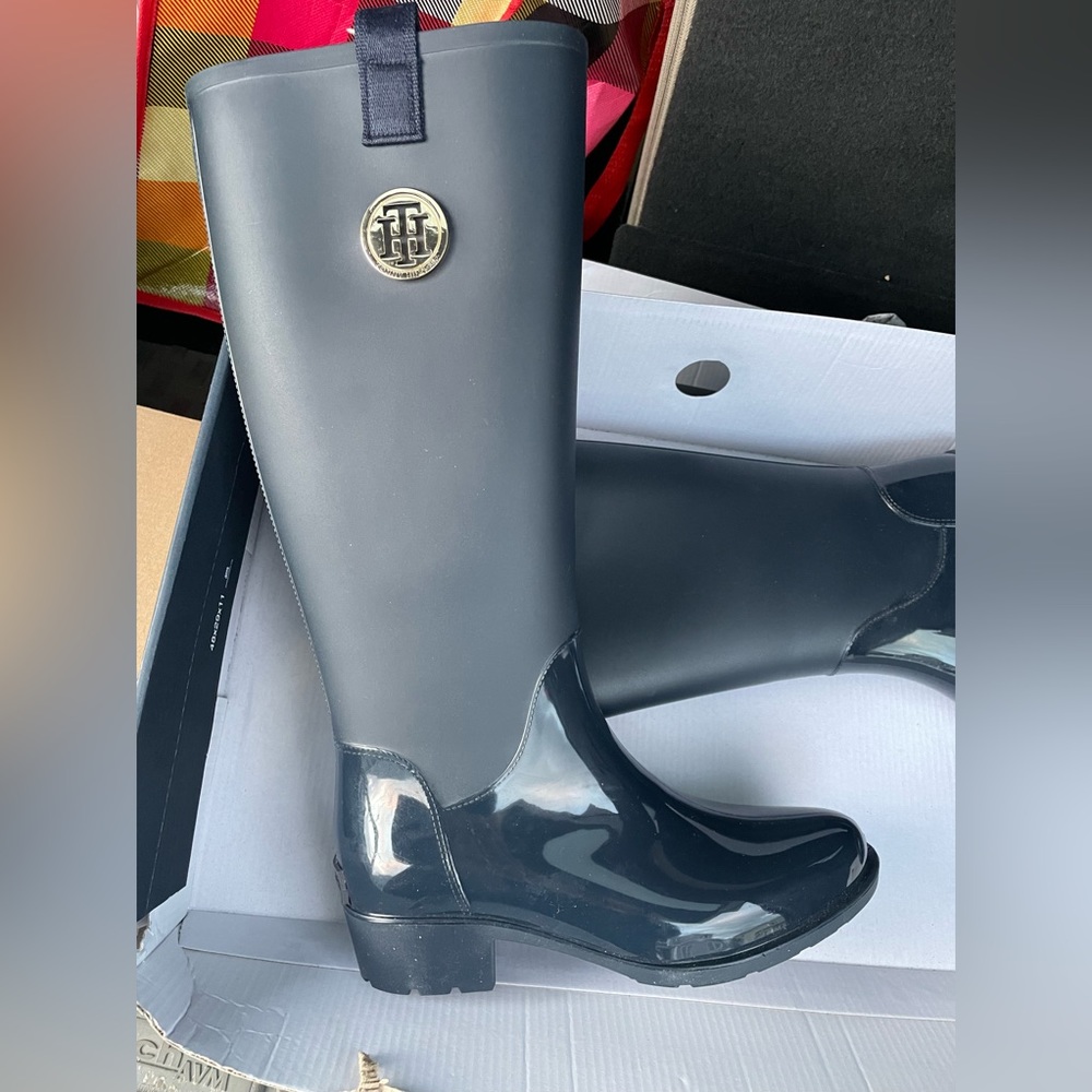 Tommy Hilfiger Navy Rain Boots Women’s size 6 and 9